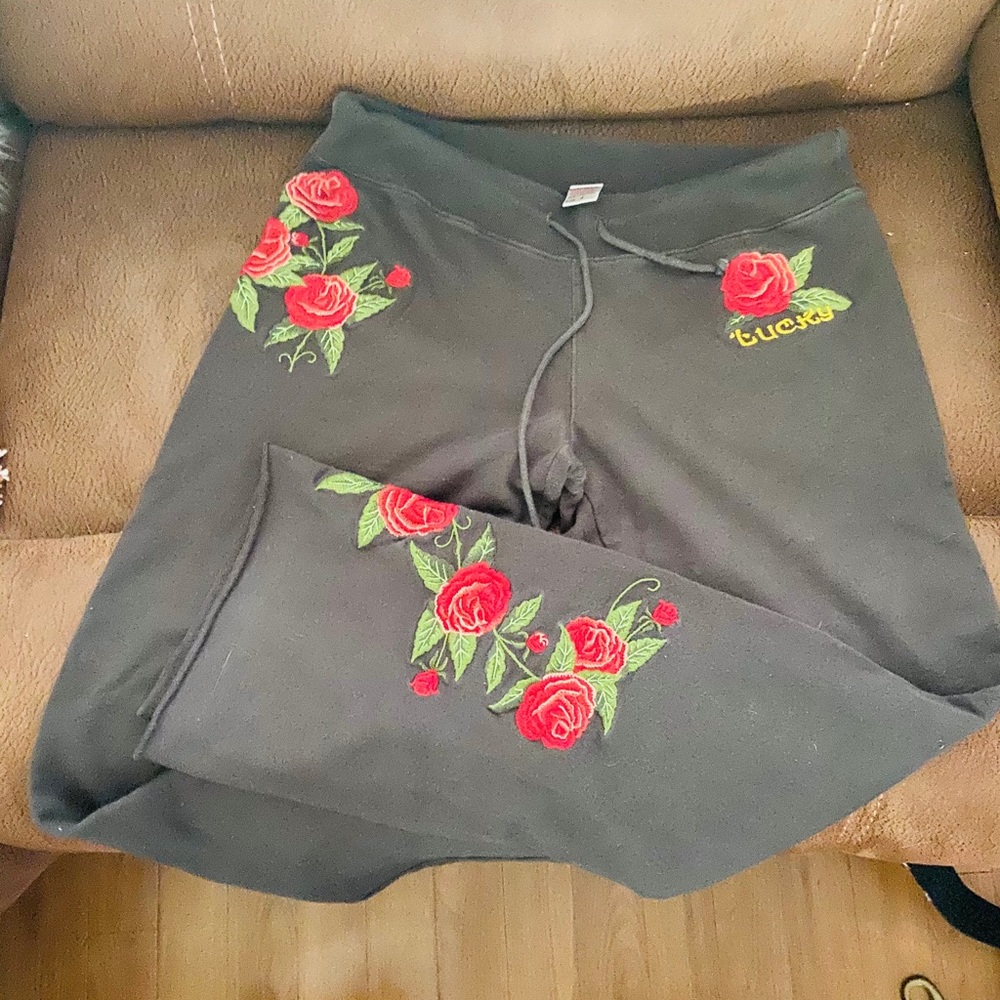 LUCKY🤩 there more of a brown in color. Run big